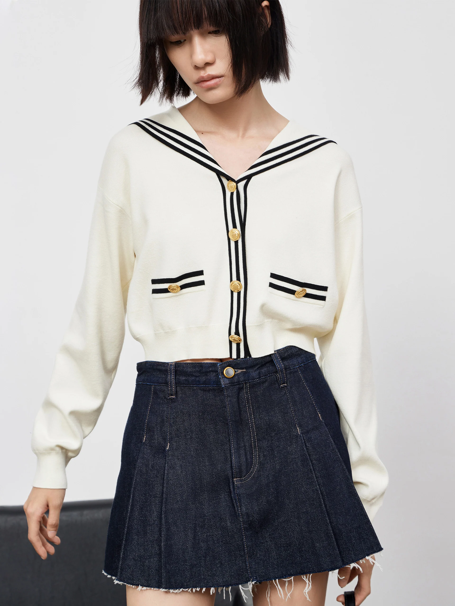 Contrast Metal Button Knit Top - Image 15