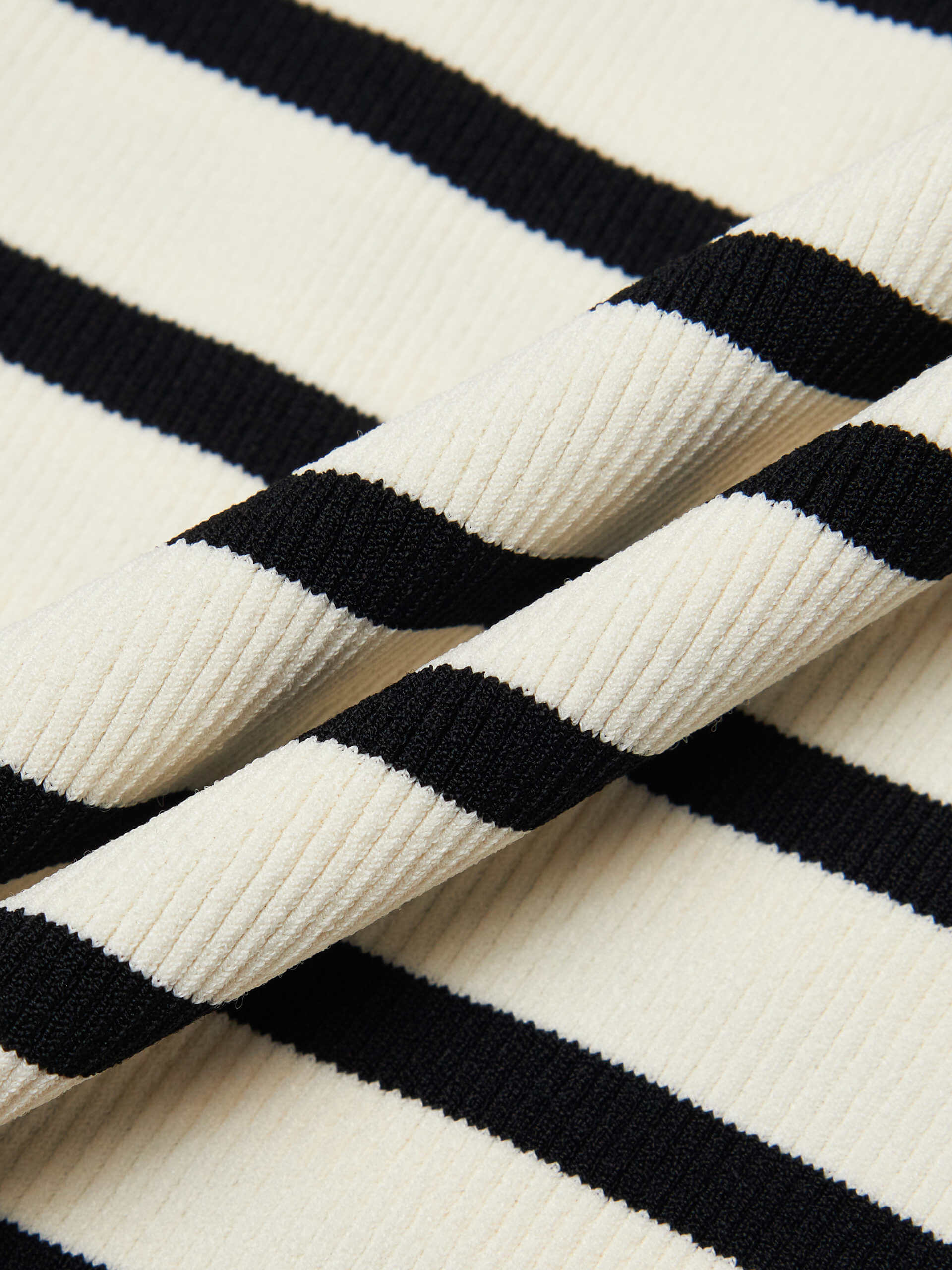 Contrast Pleated Knitted Top - Image 19