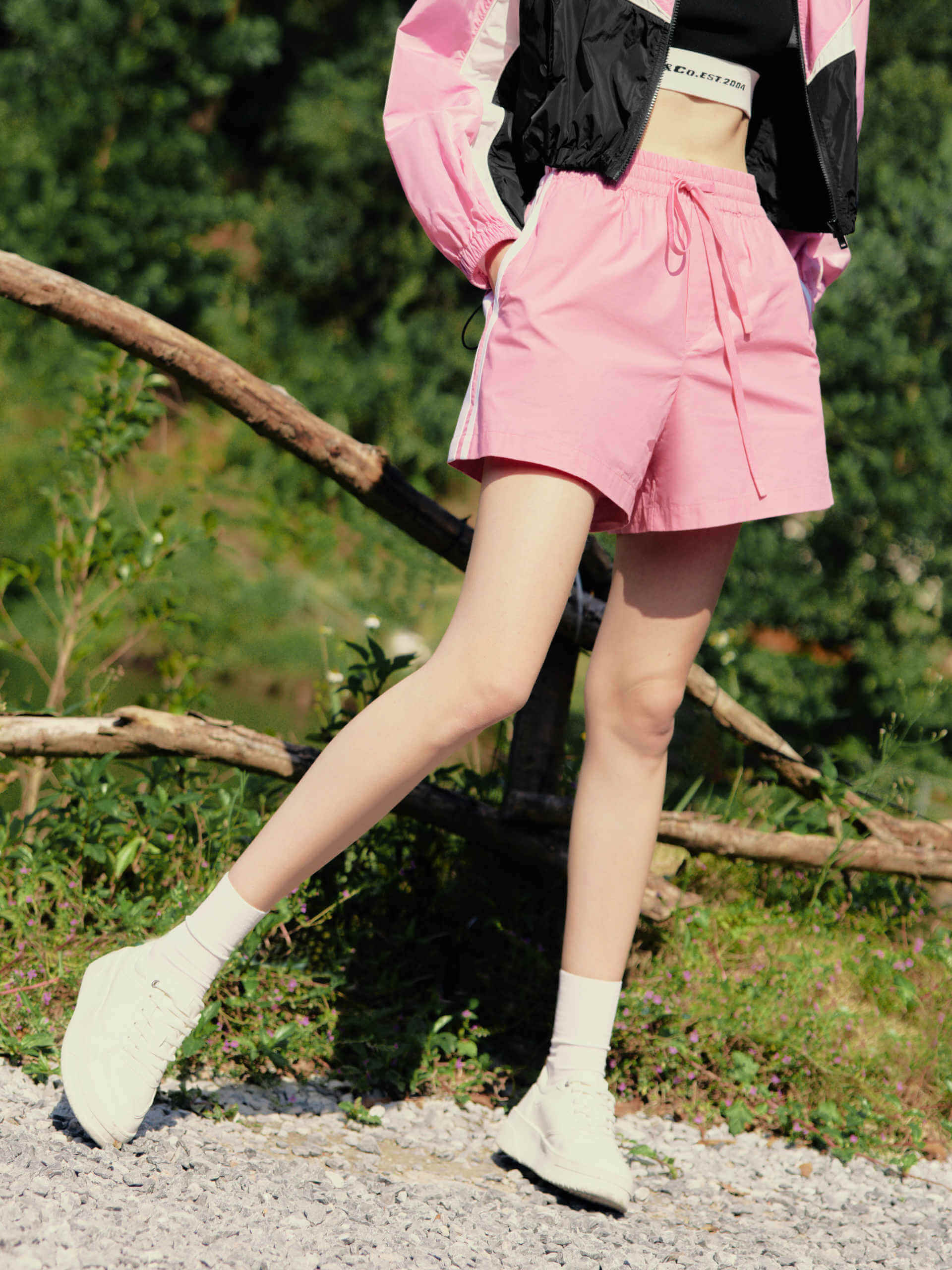 Contrast Trim Drawstring Shorts - Image 11