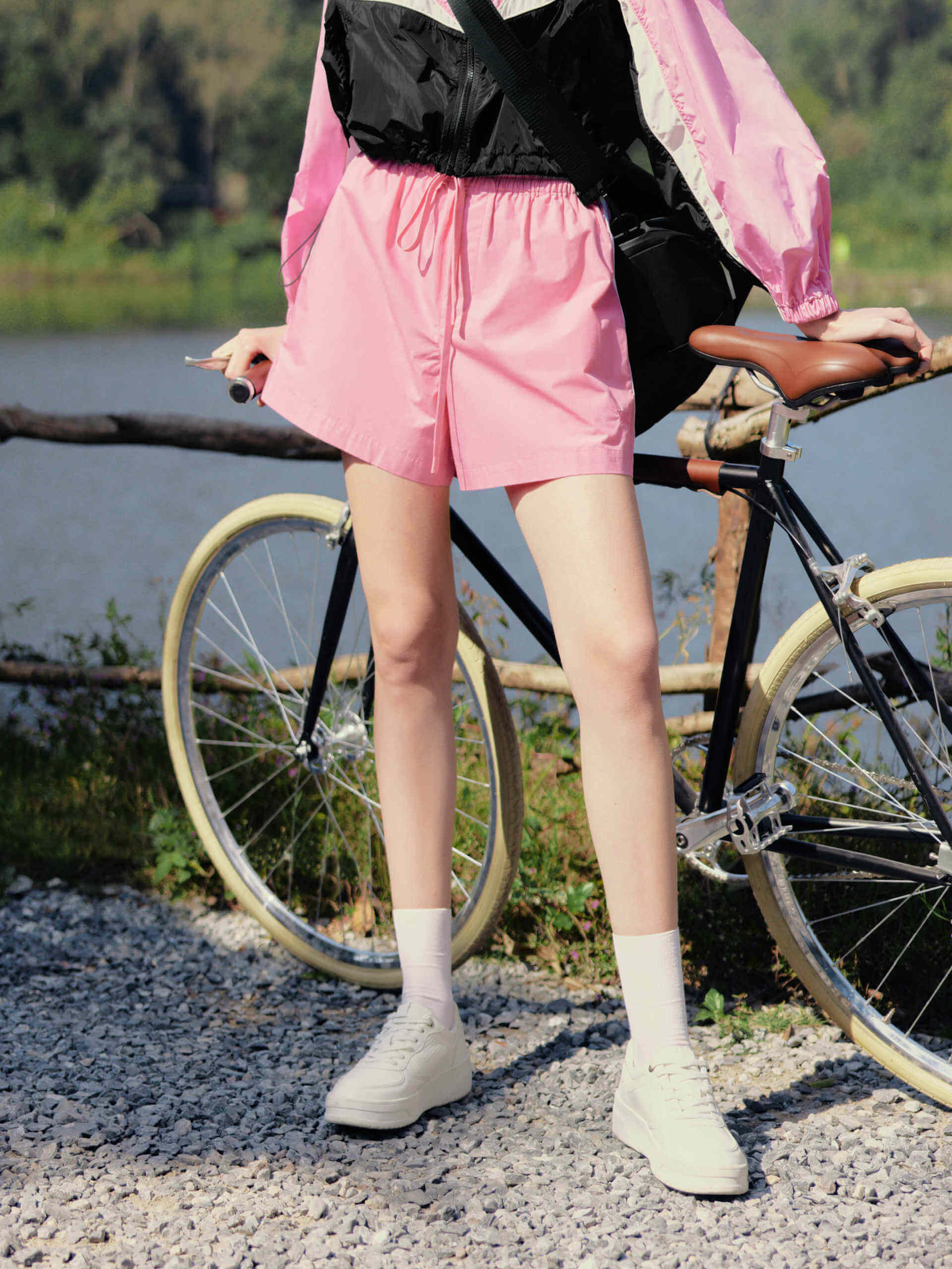 Contrast Trim Drawstring Shorts - Image 5