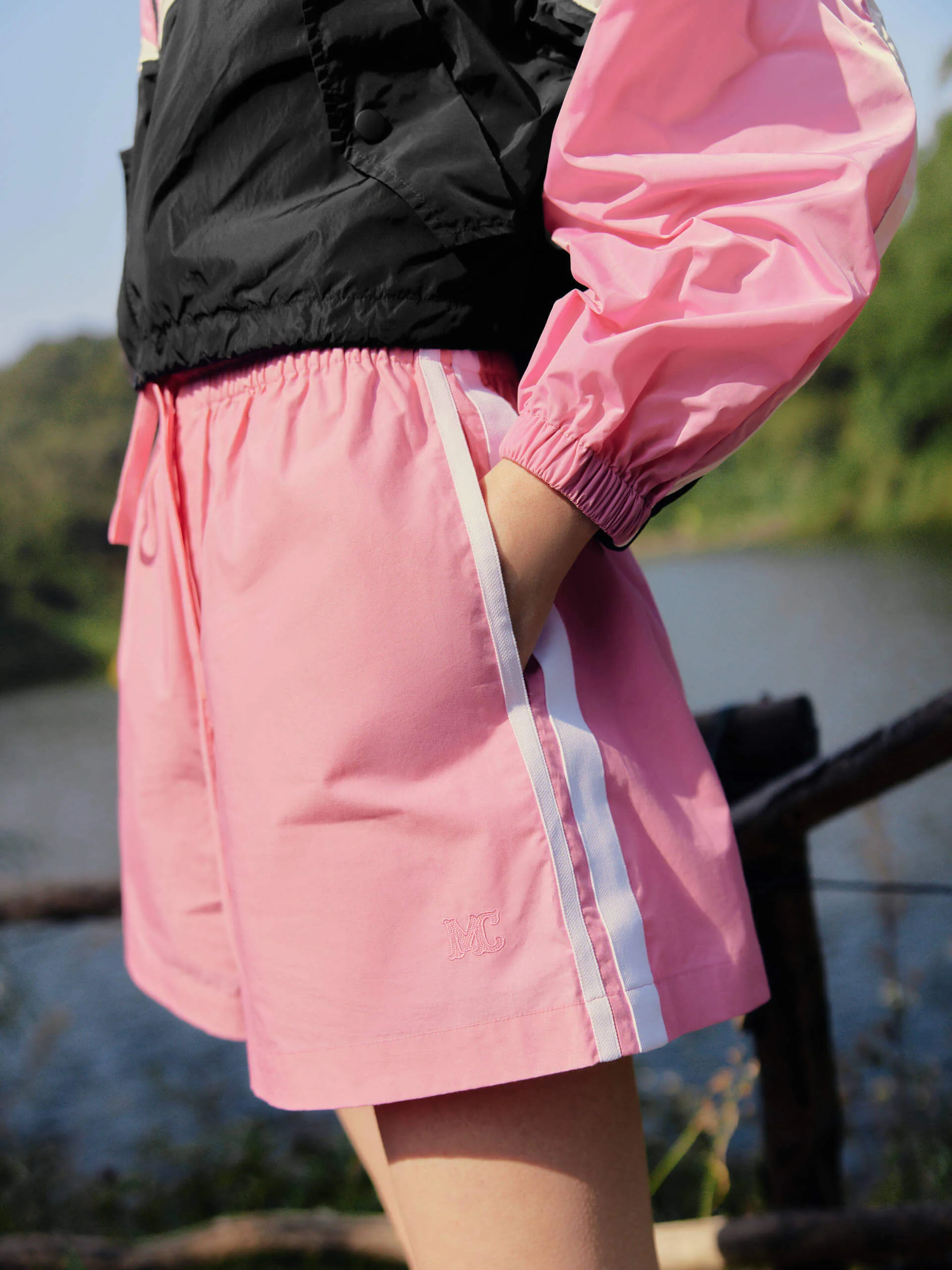 Contrast Trim Drawstring Shorts - Image 7