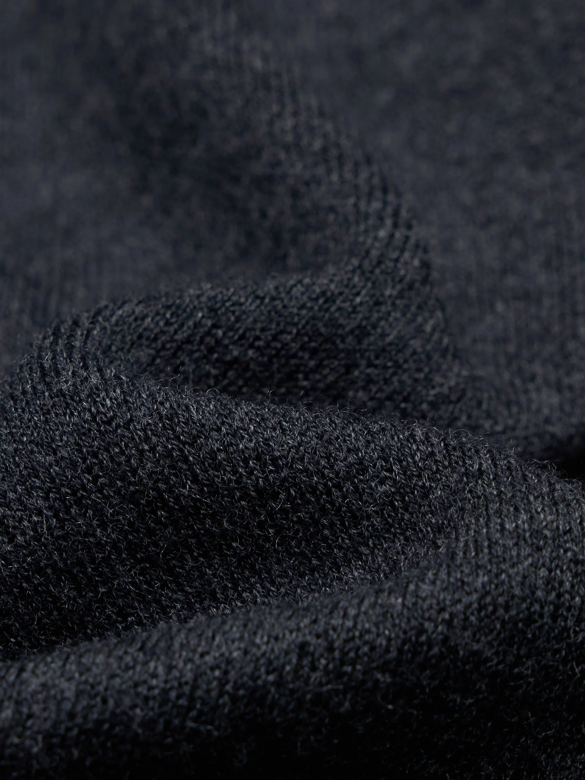 Cropped Hooded Knitted Top - Image 12