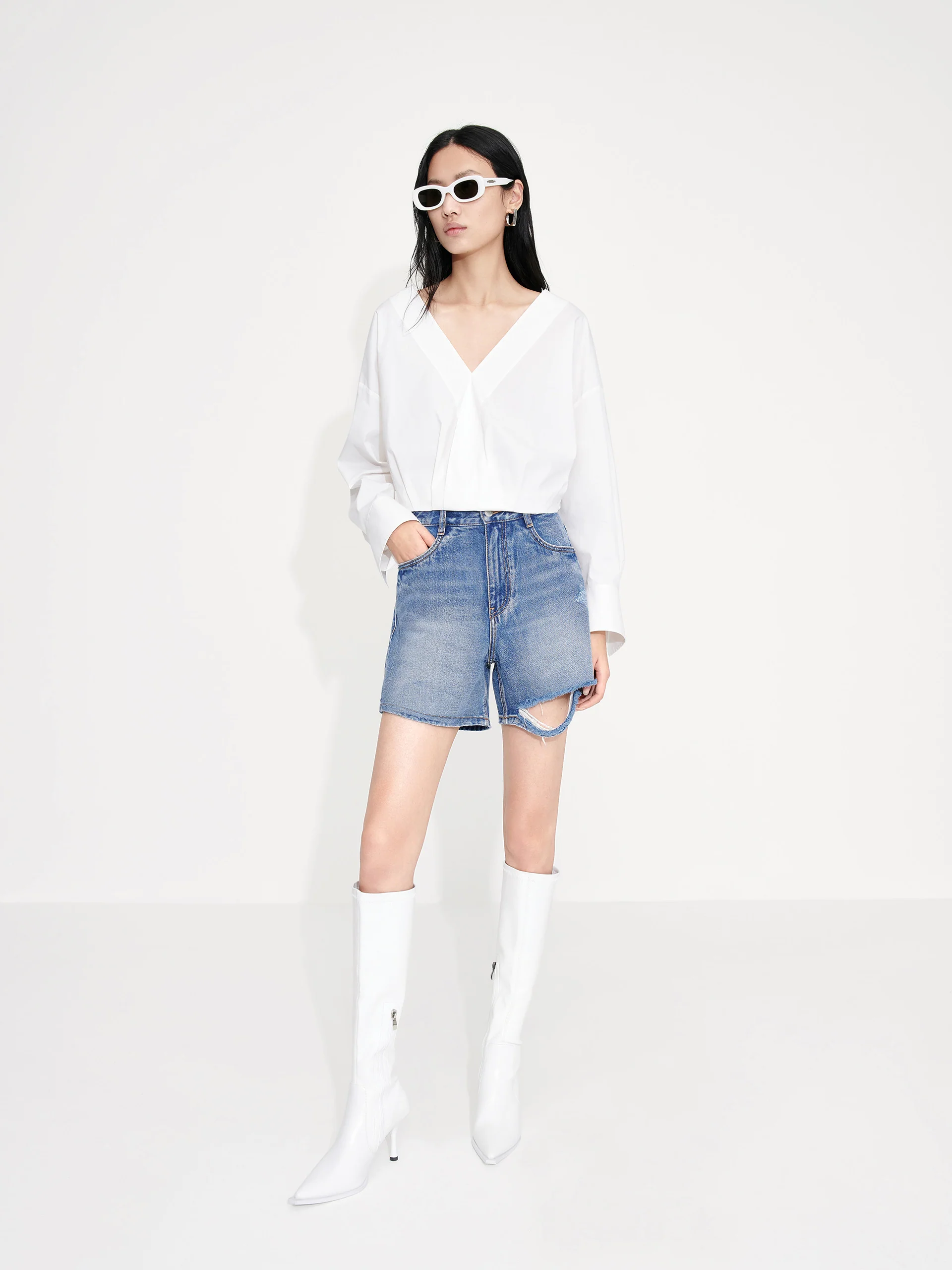 Cropped V-neck Cotton Top - Image 9