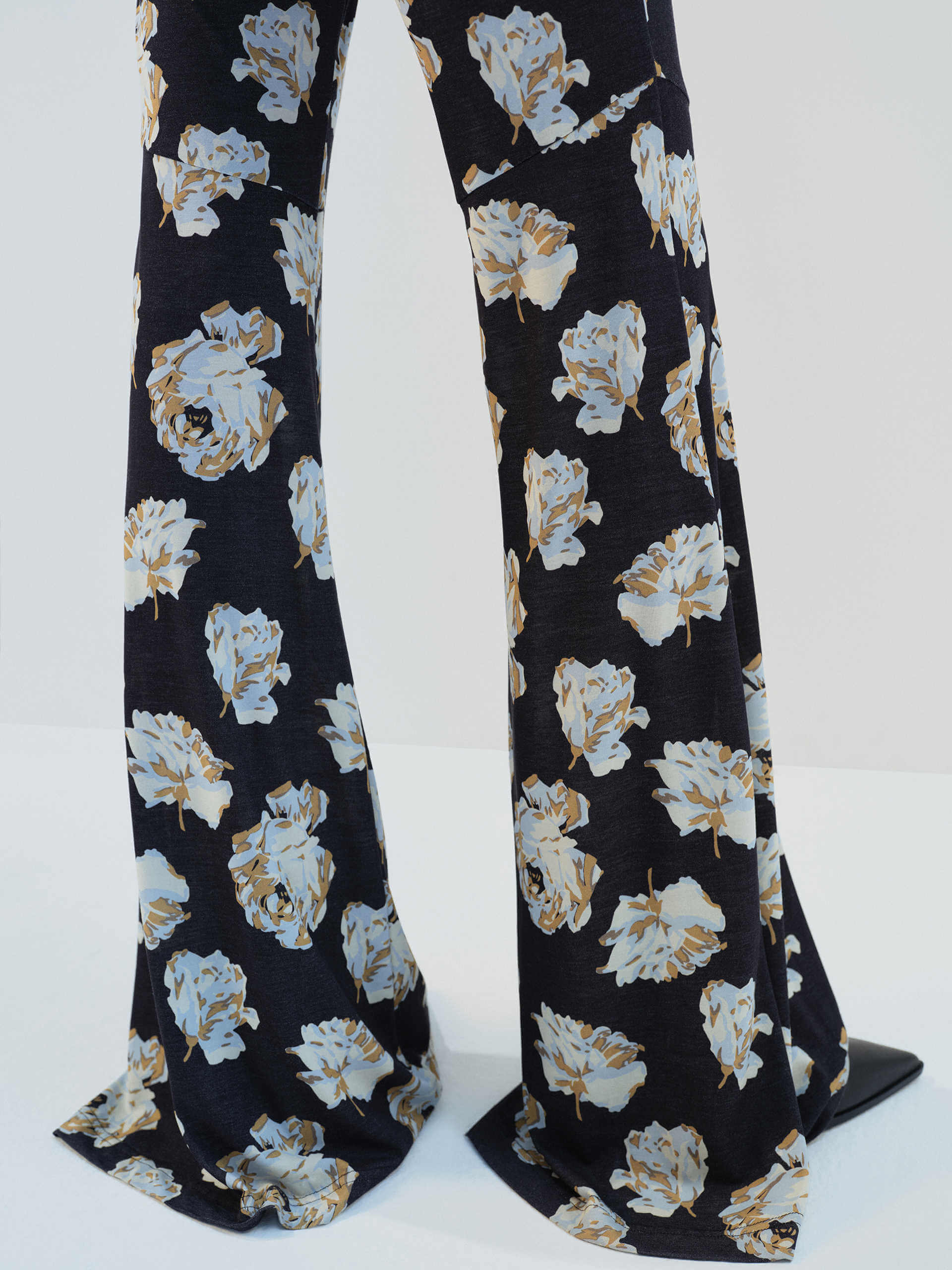 Floral Printed Flared Pants - Image 4