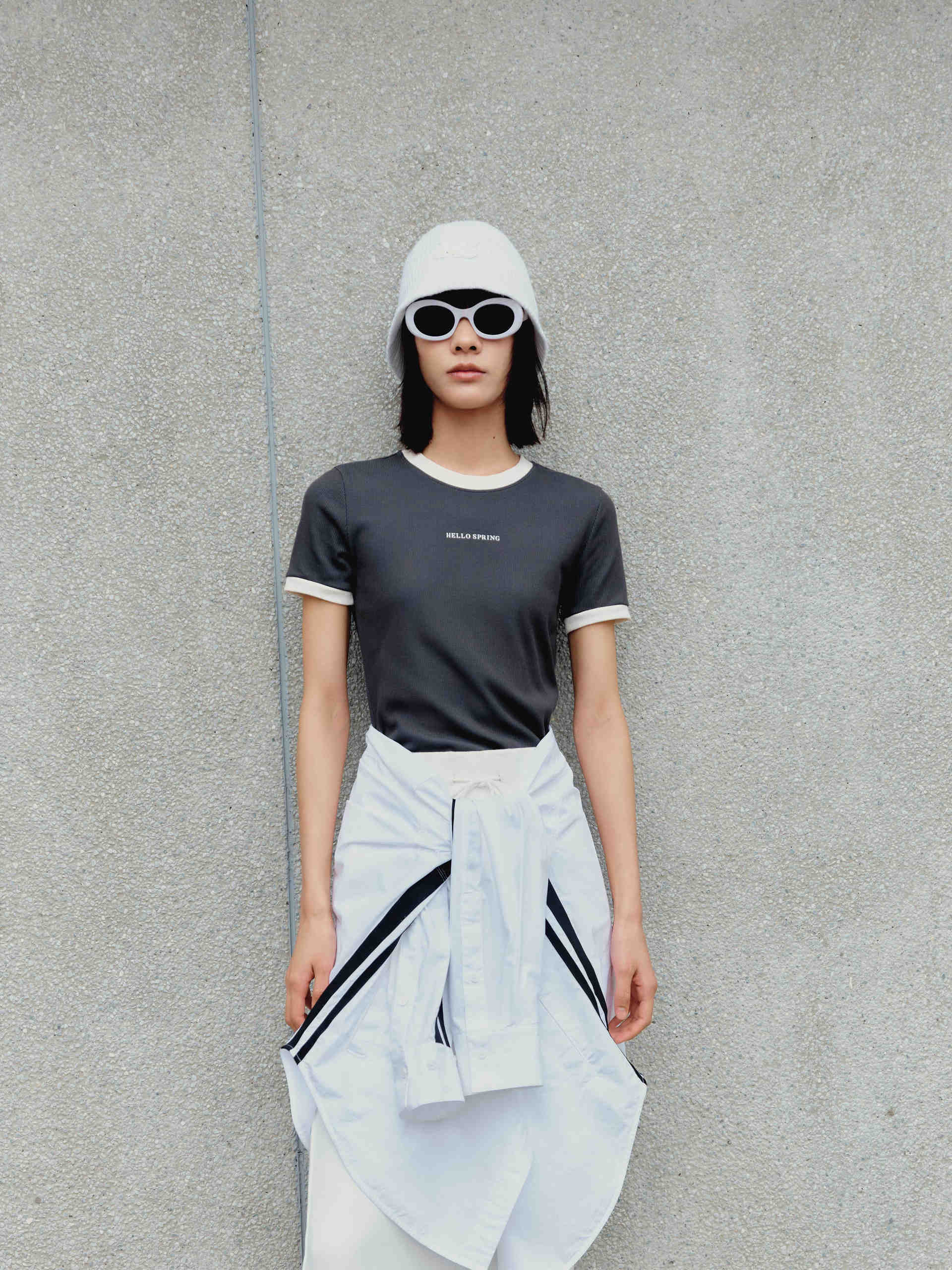 Letter Print Contrast T-shirt - Image 4