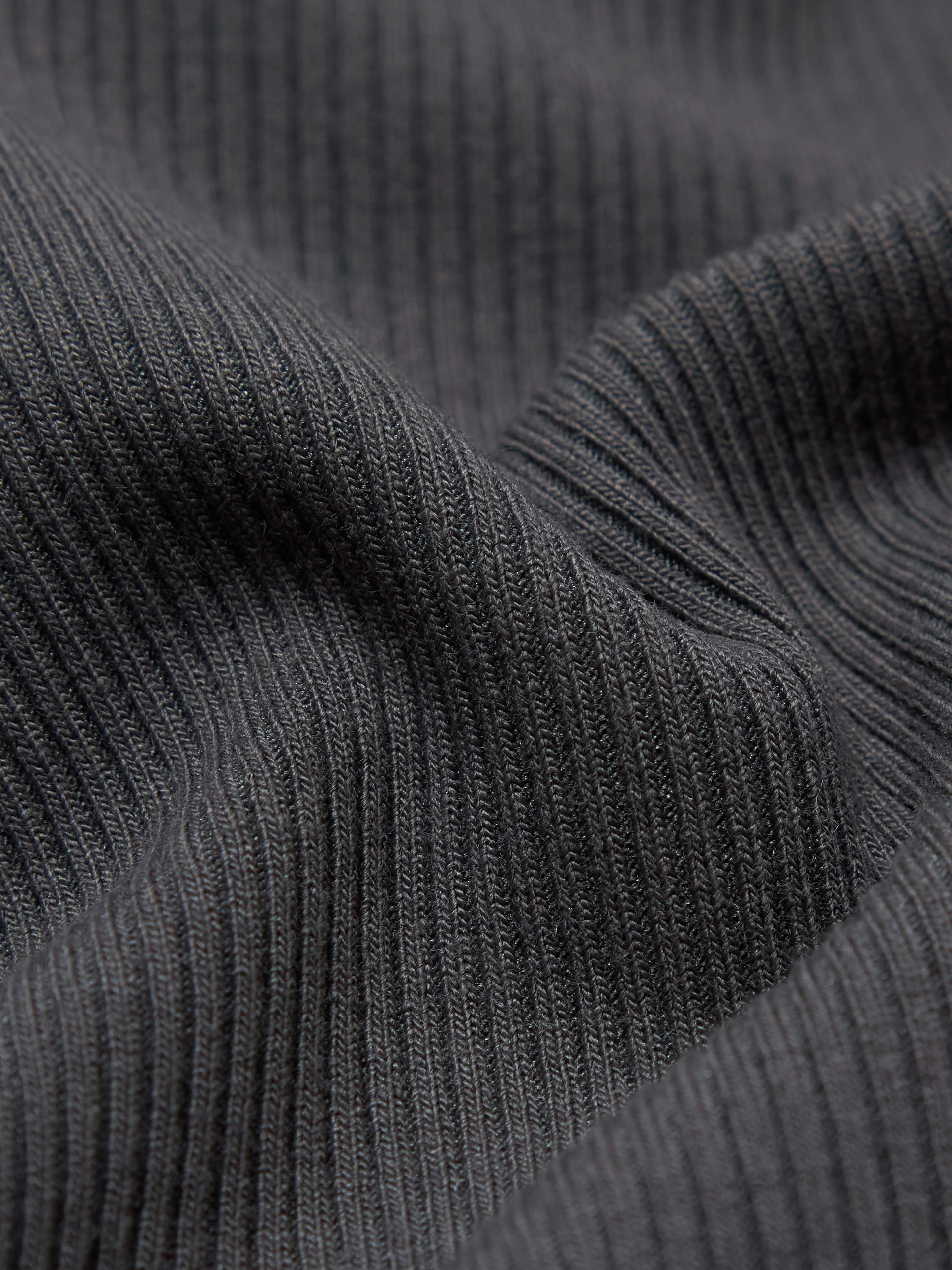 Letter Print Contrast T-shirt - Image 7