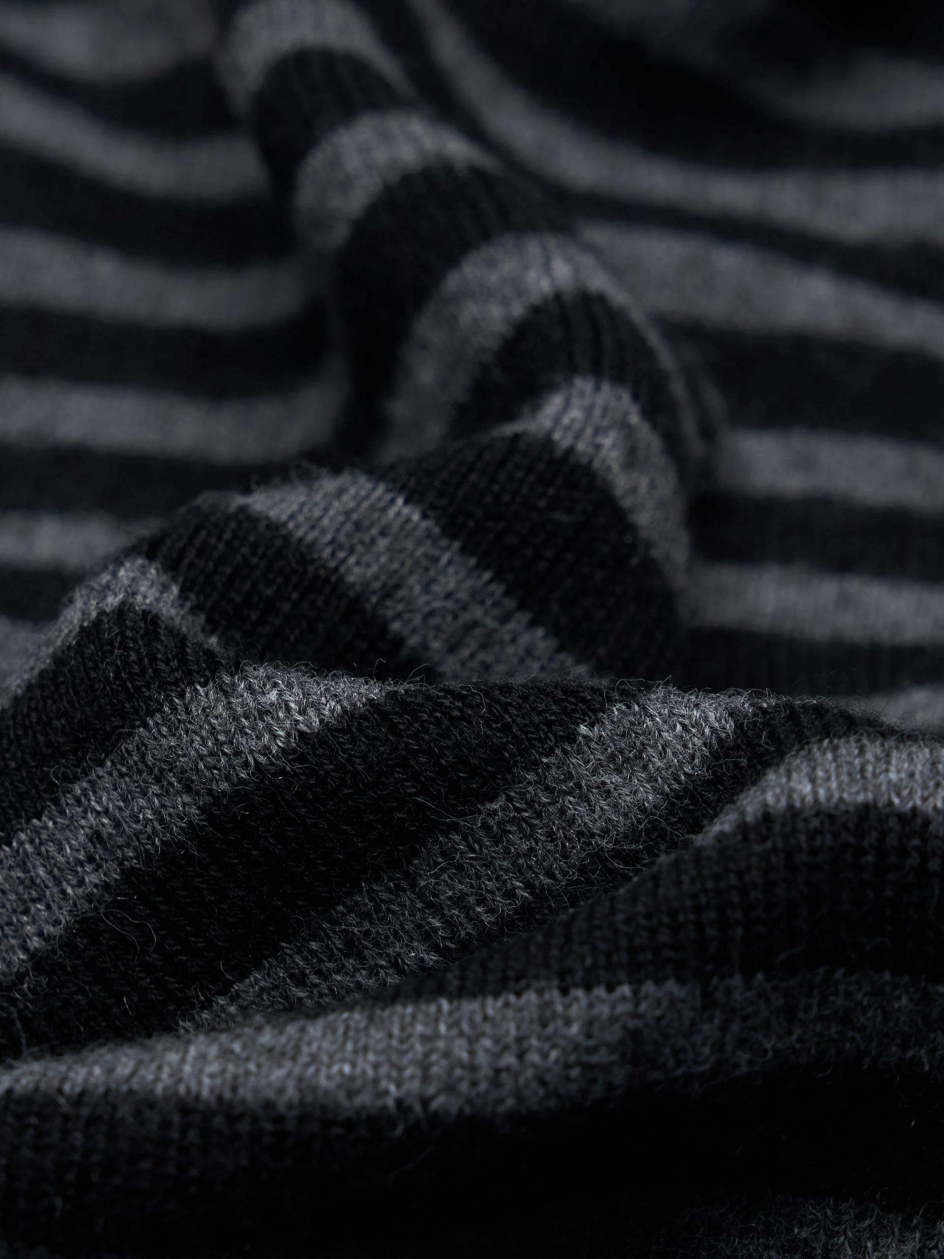 Off-shoulder Fitted Knit Top - Image 4