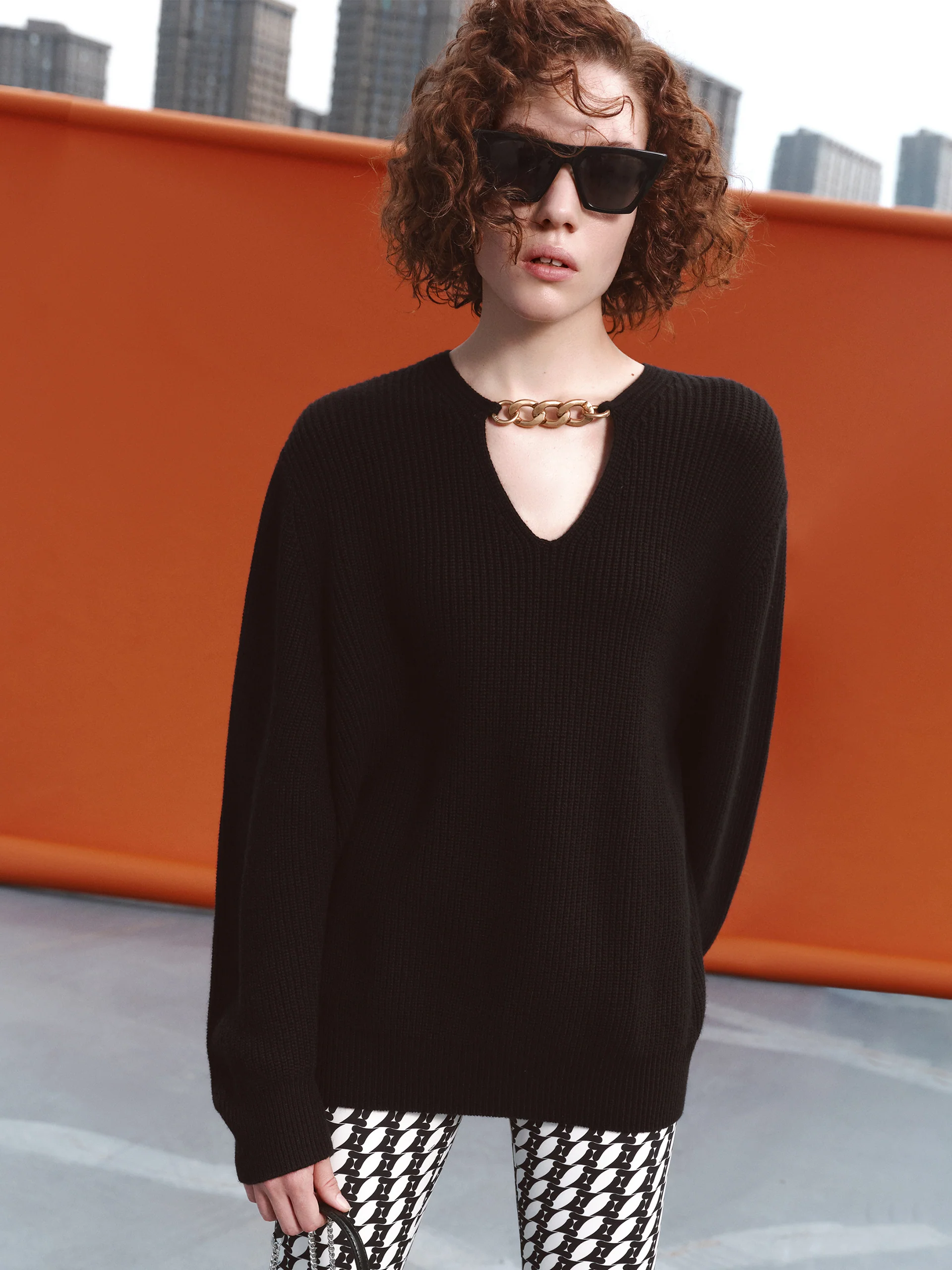 Oversize Chain Knitted Wool Sweater - Image 11