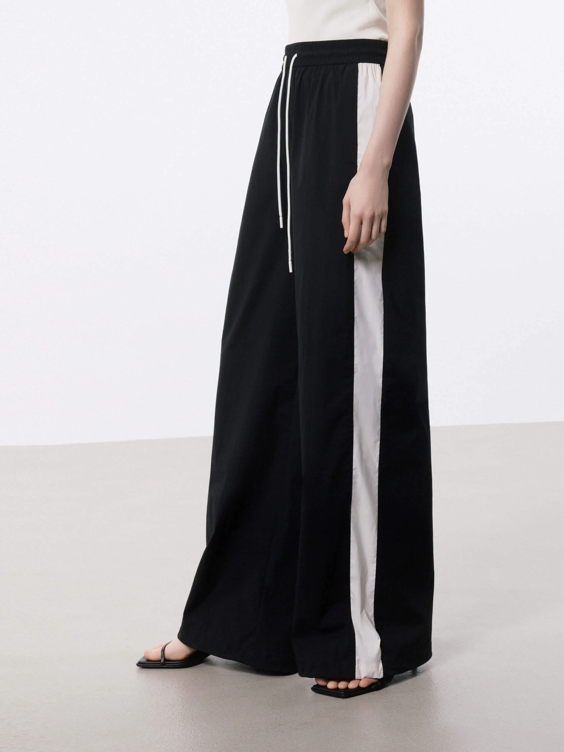 Paneled Detail Wide Pants - Image 3