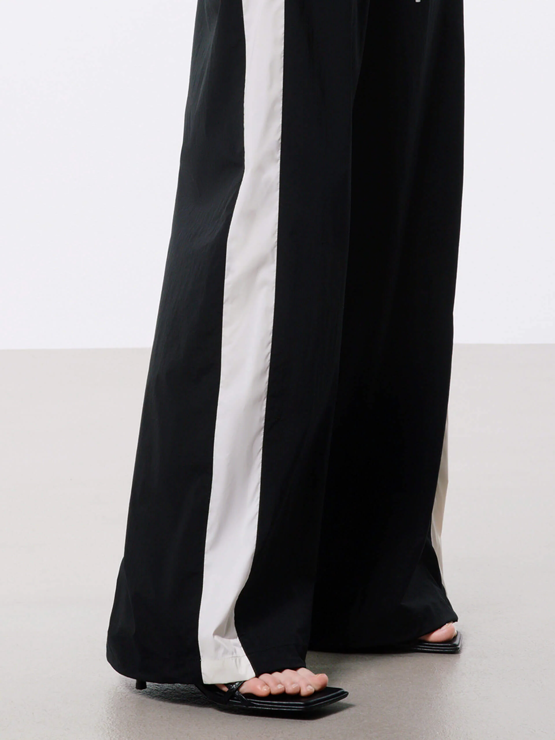 Paneled Detail Wide Pants - Image 9